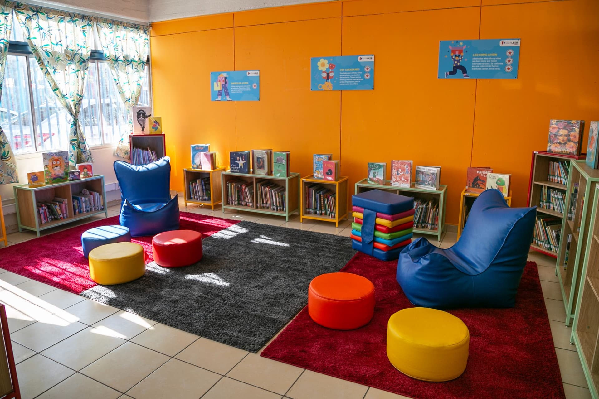 Biblioteca Escolar Viva Leer Copec del Liceo El Roble, en La Pintana